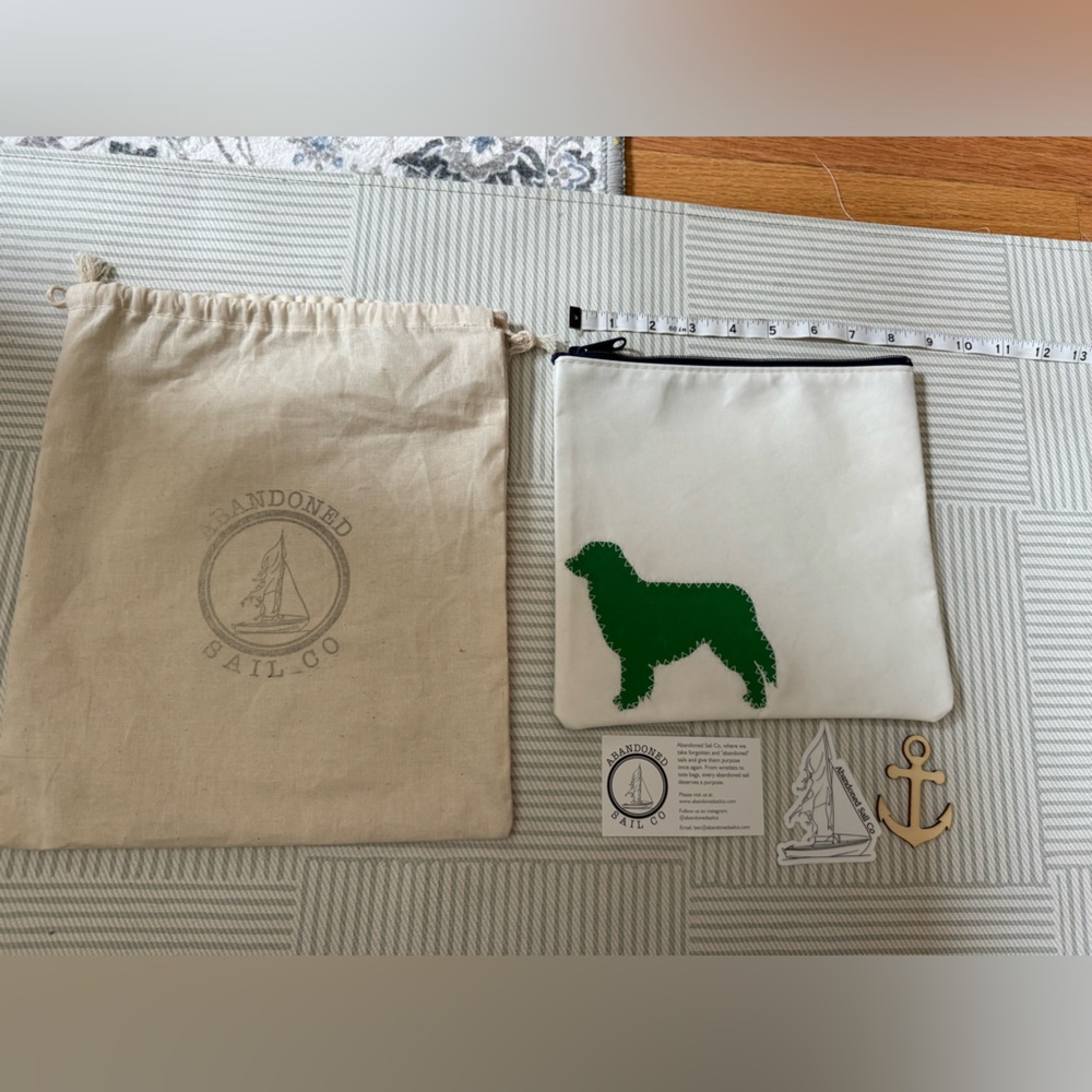 Abandoned Sail Co Bag with Dog NEW - Picture 2 of 5